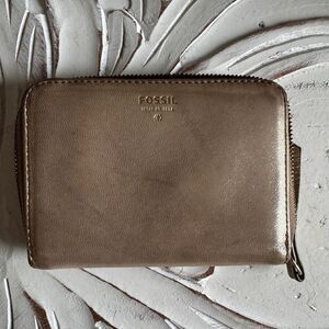Fossil Sydney Multifunction Metallic Gold Wallet